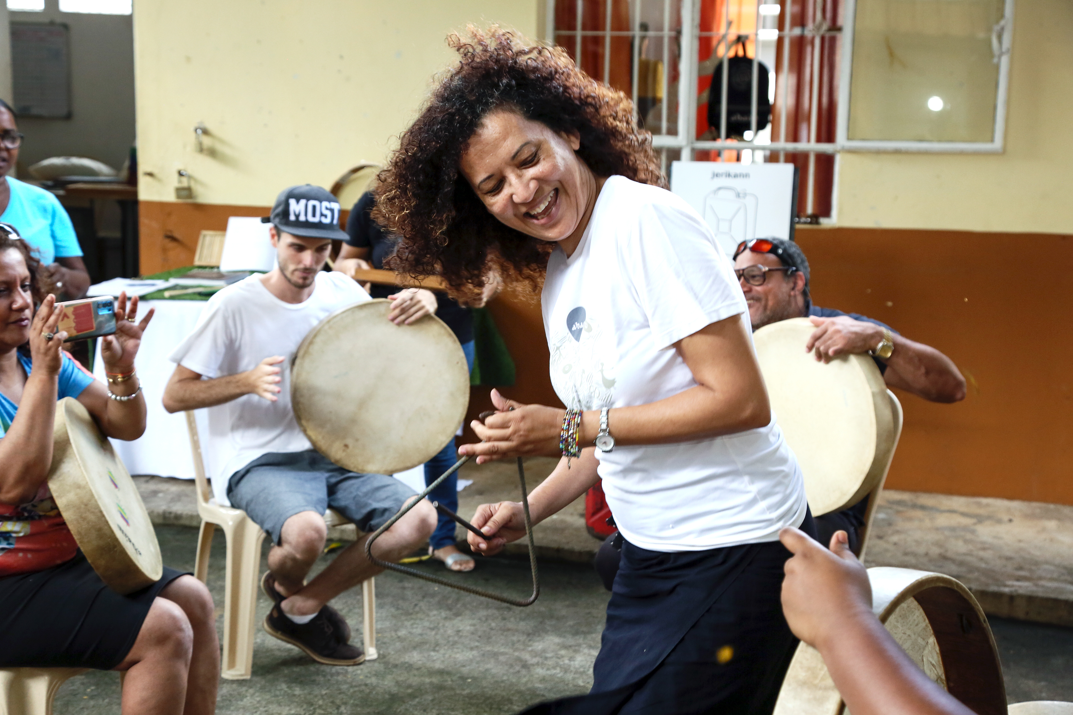 TOURNAGE BELLES D'AME A L?ILE MAURICE - En partenariat avec la MTPA - L'Initiation au Ravannes ABAIM en compagnie de Marousia Bouvery - Rhold PELAGE  à l'initiation